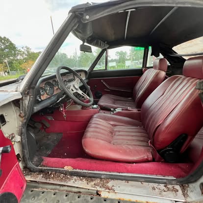 Red leather interior of a Fiat 124 Spider